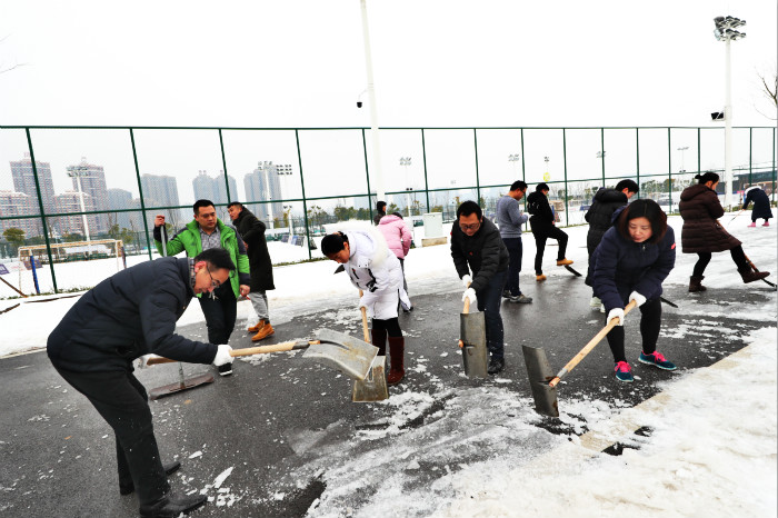 一場雪，體育中心美得不要不要的 但最美的風(fēng)景還是他們(圖5)