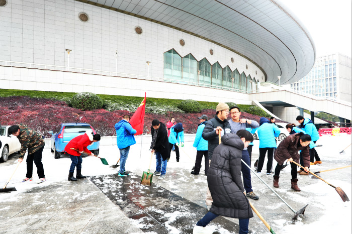 一場雪，體育中心美得不要不要的 但最美的風(fēng)景還是他們(圖8)