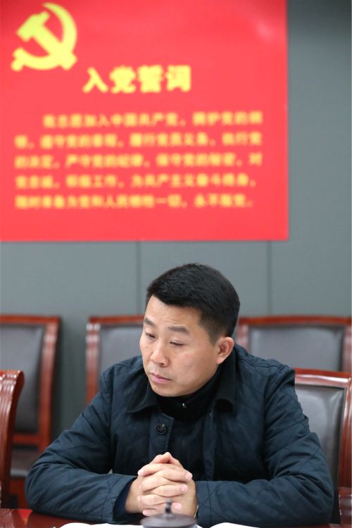 公司黨委召開中心組（擴大）會議 傳達(dá)學(xué)習(xí)區(qū)紀(jì)委八屆三次全會精神(圖3)