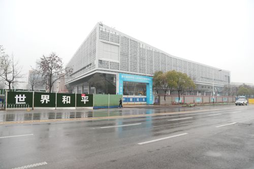 四百建設(shè)者奮戰(zhàn)軍運會主場館(圖4)