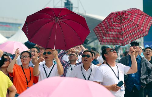 2019國(guó)際航聯(lián)世界飛行者大會(huì)在我區(qū)開(kāi)幕 頂尖飛行員翱翔“天空之城”(圖4)